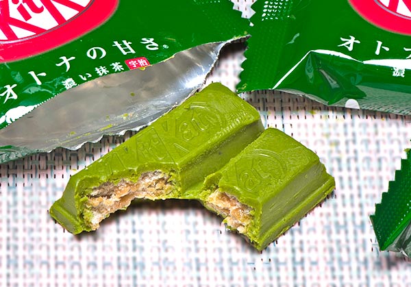 Extra Rich Dark Green Tea KitKat 13-Pack.