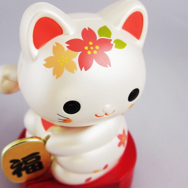 Solar Maneki Neko Cherry Blossom