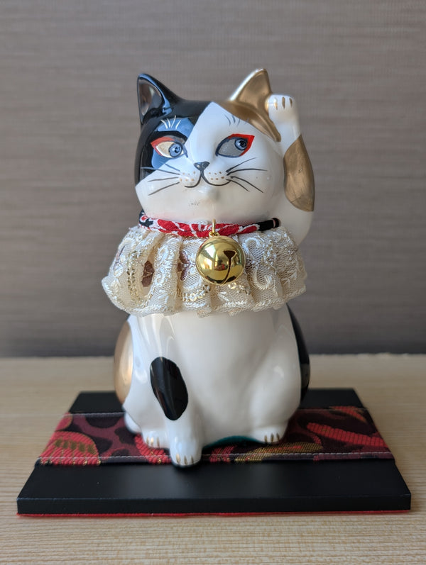 備前焼猫を抱いたお坊さん置物 [B29015] Aichi Prefecture