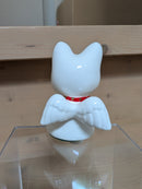 White angel maneki neko with wings.