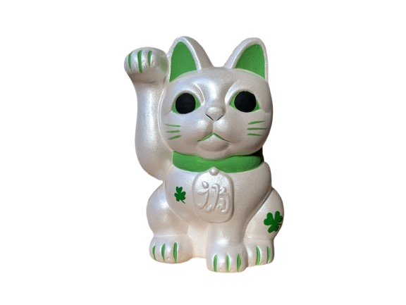 Matcha Clover Maneki Neko (White Pearl)