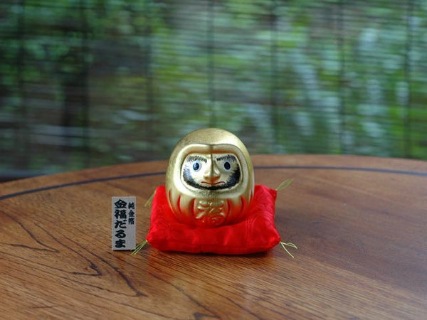 Small gold daruma.