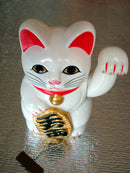 Large solar maneki white.